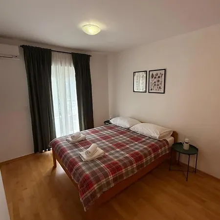 With Parking Space - 24226 Trogir